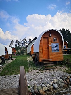 El Paso City Zlatibor - Tematski park “El Paso city” nalazi se pored samog magistralnog puta i ispred ulaza poseduje parking. Ulaz se naplaćuje, a o cenama se možete informisati na njihovom zvaničnom sajtu.
