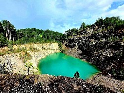 Златибор планина својом величанственом тишином окружује златиборска села стварајући амбијент у којем свака брвнара и сваки пашњак причају о вечности коју Златибор планина поносно чува. Златиборске стазе су путокази који воде кроз срце планине Златибор повезујући златиборска села у јединствен систем природне лепоте где дух златиборских села не познаје границе. Златибор планина кроз своје висове пружа заштиту за златиборска села док златиборске стазе омогућавају да Златибор туризам села досегне највеће висине кроз традицију и гостопримство. Свака ливада и сваки пашњак којим располажу златиборска села представљају богатство које Златибор планина умножава кроз чист ваздух и бистру воду која напаја златиборска села. Златиборске стазе вијугају поред старих брвнара које су симбол опстанка јер златиборска села никада нису одустала од корена које је Златибор планина дубоко урезала у овај крш. Златибор планина је позорница на којој златиборска села показују најбоље од себе било да су у питању пашњаци препуни стада или златиборске стазе које воде до скривеног језера. Традиција се у златиборским селима преноси као највреднији дар док Златибор планина својом енергијом инспирише свакога ко крочи кроз златиборска села и истражи златиборске стазе. Златибор туризам села почива на истини коју златиборска села живе свакодневно а то је да Златибор планина нуди мир који се не може купити нигде осим на овим ливадама. Свака брвнара коју красе златиборска села има поглед на пашњаке који се под сунцем преливају у хиљаду боја док златиборске стазе позивају на покрет и откривање нових кутака које Златибор планина крије. Дух златиборских села је осећај слободе који се јавља када се напусти градска врева и крочи на пашњаке које Златибор планина несебично шири кроз своја златиборска села. Златиборске стазе су мост између човека и природе јер златиборска села и Златибор планина заједно чине савршен склад који лечи дух и тело. Свако језеро које поседује Златибор планина и свака стаза која пресеца златиборска села подсећају нас колико је важно чувати пашњаке и брвнаре као део идентитета планине Златибор. Златиборска села су живи споменици које Златибор планина подржава својим шумама док златиборске стазе олакшавају модерном човеку да доживи тај нестварни дух златиборских села. Златибор планина кроз свако златиборско село и сваку златиборску стазу показује своју праву ширину и снагу коју имају само златиборска села и њихова вековна традиција.  Златибор планина својом непролазном снагом обликује златиборска села и златиборске стазе које вијугају кроз најскривеније кутке ове планине док златиборска села поносно чувају сваки пашњак и сваку брвнару. Свако златиборско село има своју јединствену причу коју Златибор планина приповеда кроз ветар у крошњама борова док златиборске стазе омогућавају да се дух златиборских села осети у сваком удисају чистог ваздуха. Златибор планина је извориште традиције коју златиборска села преносе са колена на колено градећи брвнаре које су постале заштитни знак за златиборска села и планину Златибор. Златибор туризам села се развија управо на овим темељима где златиборска села нуде гостопримство какво се ретко среће док Златибор планина пружа савршену кулису кроз своје пашњаке и ливаде. Златиборске стазе воде посетиоце до бистрих језера која су украс који имају златиборска села и планина Златибор пружајући освежење сваком ко истражује златиборска села. Свака ливада и сваки пашњак који окружују златиборска села сведоче о хармонији коју Златибор планина гради са природом док златиборске стазе олакшавају приступ најлепшим видиковцима које поседује Златибор планина. Златиборска села су уточишта мира где златиборске стазе омогућавају дуге шетње кроз цветне ливаде и густе шуме које Златибор планина чува вековима. Традиција и култура коју баштине златиборска села су срце које има Златибор планина а златиборске стазе су жиле куцавице које повезују свако златиборско село са љубитељима природе. Златибор планина кроз Златибор туризам села промовише здраве навике и повратак коренима где златиборска села нуде брвнаре као најприроднији смештај који Златибор планина може да понуди. Свака нова златиборска стаза коју откријете води вас кроз пашњаке којима се поносе златиборска села док дух златиборских села живи у сваком сусрету са мештанима. Златибор планина и њена златиборска села представљају нераскидиву везу пријатну за свако око док златиборске стазе позивају на истраживање и уживање у ономе што Златибор планина несебично дарује. Златиборска села су места где се прошлост среће са будућношћу кроз модерне златиборске стазе које ипак чувају аутентичност коју Златибор планина захтева. Златибор планина и златиборска села заједно са пашњацима и брвнарама чине најлепшу разгледницу Србије док златиборске стазе отварају врата у тај чувени дух златиборских села.